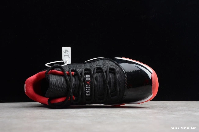 528895-012 Low Black  Red Retro 11 Air 